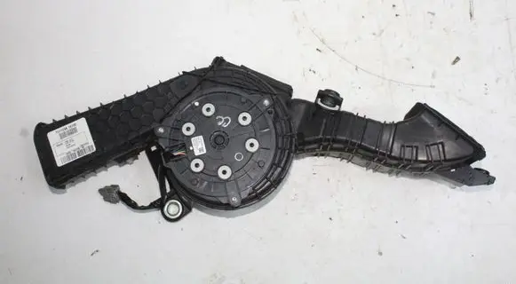 Ford Mondeo MK V Hybrid/electric vehicle battery fan DG9810C709AA