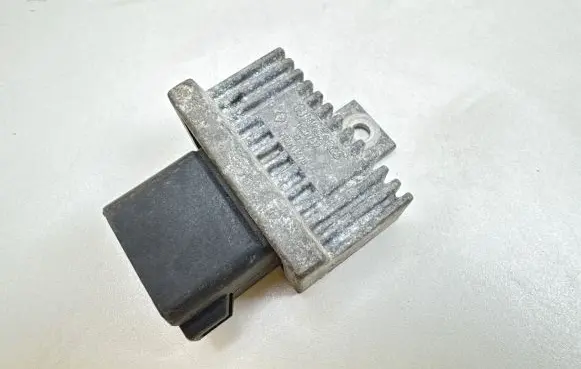 Nissan Note (E11) Glow plug pre-heat relay 7700115078 BE07412