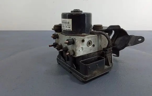 Volvo S70 V70 V70 XC ABS Pump 9472095