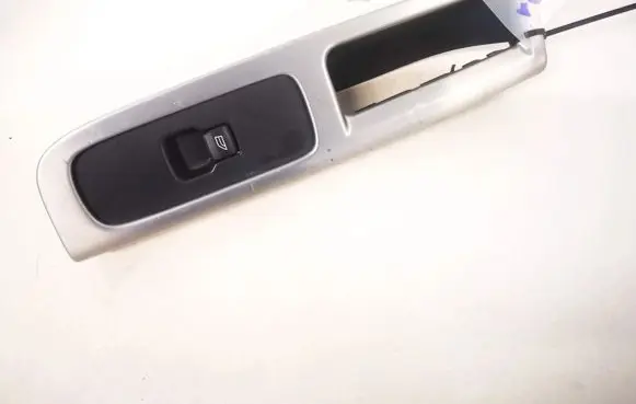 Volvo V50 Front door window switch trim 8679669