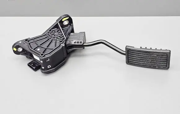 Honda CR-V Accelerator throttle pedal JM14A