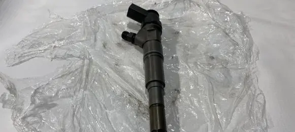 BMW 5 E60 E61 Fuel injector 445110216