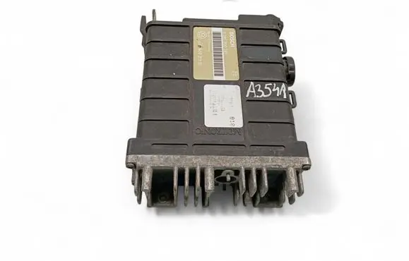 Volkswagen PASSAT B4 Engine control unit/module ECU 443907311B 0261200261