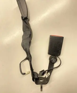 BMW 4 F36 Gran coupe Middle seatbelt buckle (rear) 7375448 21032015 627533300E
