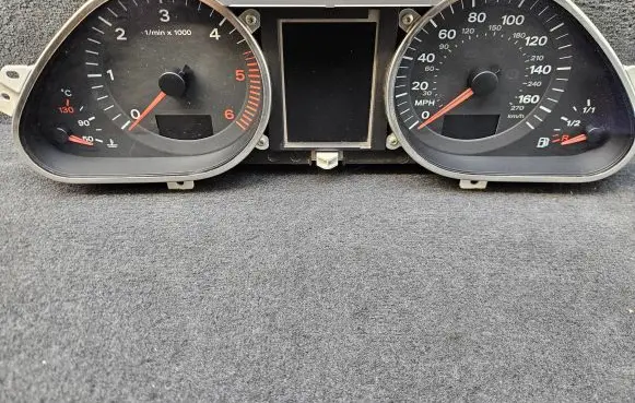 Audi Q7 4L Speedometer (instrument cluster) 4L0920980G 503000737901 4F0910930C