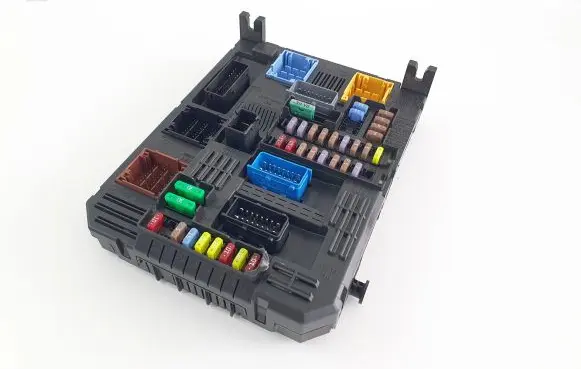 Peugeot Expert Fuse module 9845141280 984514128000