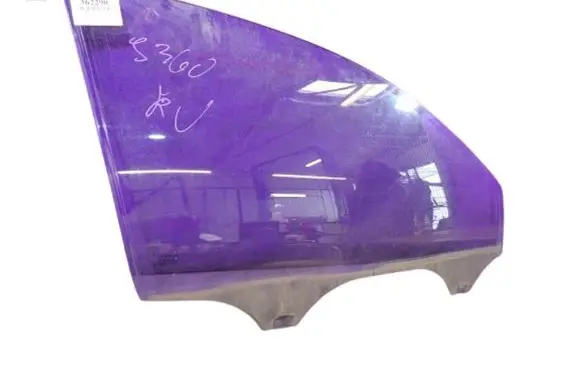 Volkswagen PASSAT B5.5 Front door window glass four-door