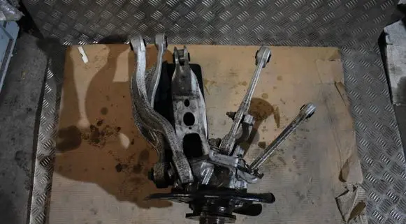 Audi Q7 4M Rear wheel hub