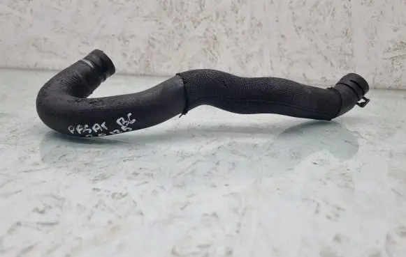 Volkswagen PASSAT B6 Engine coolant pipe/hose