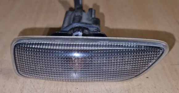Volvo V70 Front fender indicator light 