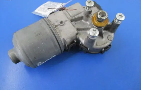 Dacia Sandero Front wiper linkage and motor
