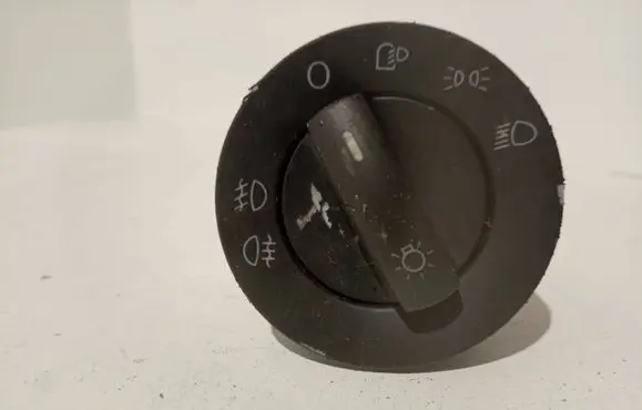 Volkswagen Touareg I Light switch 7L6941431A 04054921