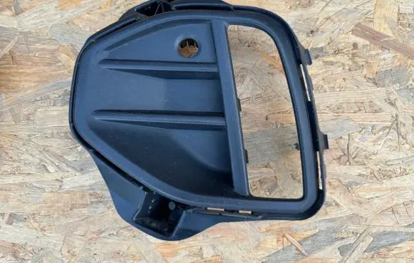 Volkswagen T-Roc Front fog light trim/grill 2GA853211P