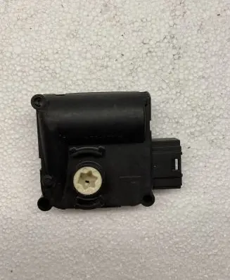 Audi A6 S6 C6 4F A/C air flow flap actuator/motor 0132801359