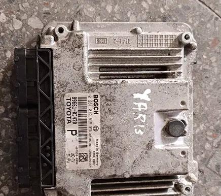Toyota Yaris Engine control unit/module 0281012515 896610D470 1039S19316