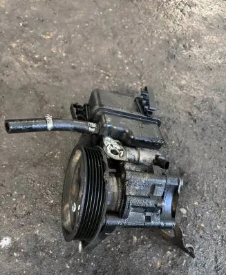 Mercedes-Benz C W204 Power steering pump a0064661501