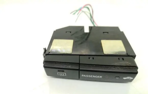 Toyota Avensis T250 Windscreen/window heater switch 8479005130C
