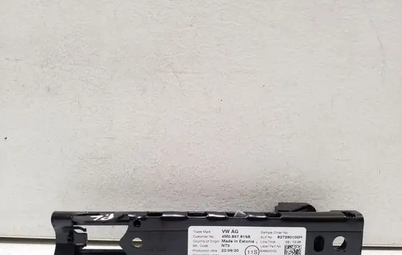 Volkswagen Tiguan Seat belt adjustment rail 4M0857819A