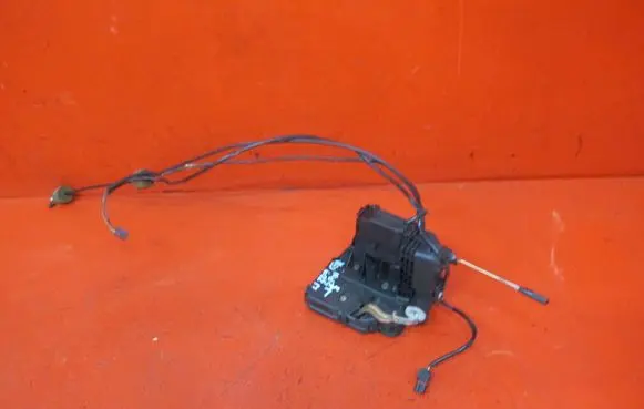 Mercedes-Benz CLK A209 C209 Front door lock 2097200135