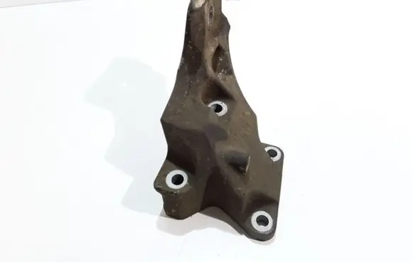 Land Rover Discovery 3 - LR3 Engine mounting bracket KKU500590 4H226037AA