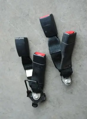 Mazda CX-7 Seat belt trim 173KM