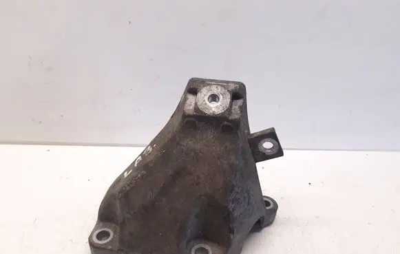 Audi A4 S4 B7 8E 8H Engine mounting bracket 8E0199308