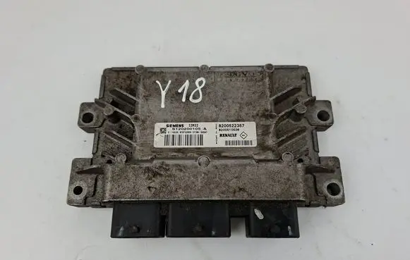 Renault Clio IV Engine control unit/module 8200522357 S120200105A