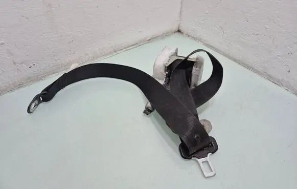 Toyota RAV 4 (XA40) Front seatbelt 7T4790P