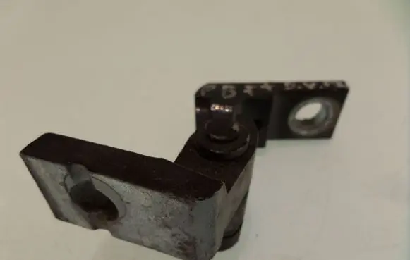 Volkswagen PASSAT B5.5 Front door upper hinge
