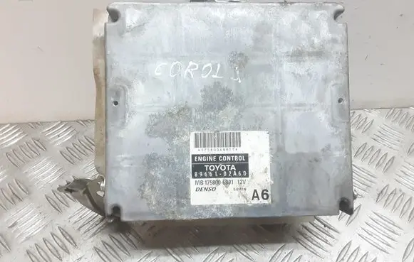 Toyota Corolla E120 E130 Engine control unit/module 8966102A60