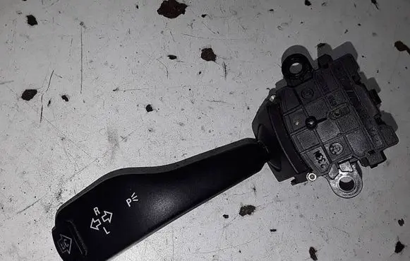 BMW 3 E46 Indicator stalk 8363668 01104010 61318363668