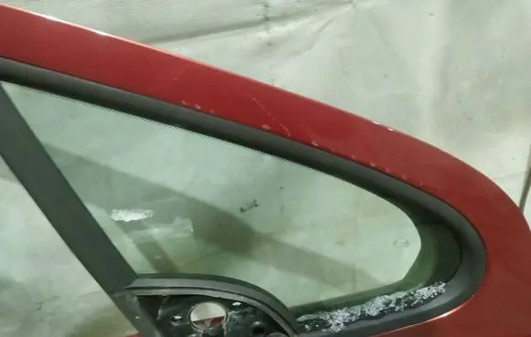 Peugeot 307 Front door vent window glass four-door AS2