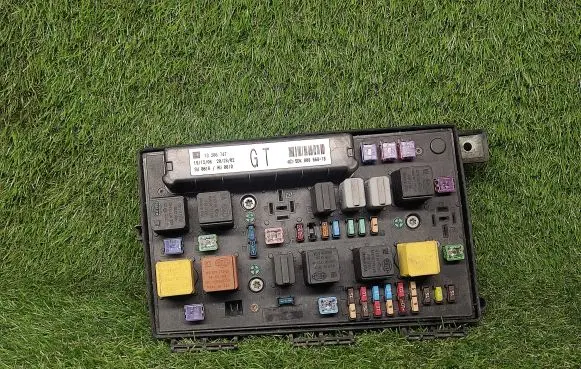 Opel Astra H Power management control unit 13206747 13206747GT