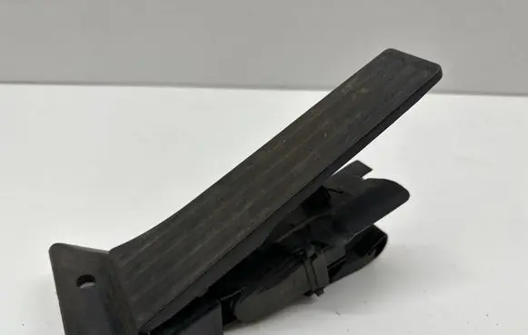 BMW 1 F20 F21 Accelerator throttle pedal 6853176