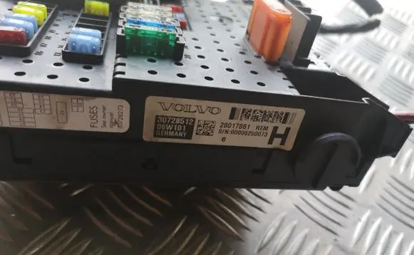 Volvo V70 Fuse module 30728512