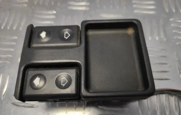 BMW 5 E34 Electric window control switch 1378126
