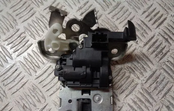 Seat Ibiza IV (6J,6P) Tailgate/trunk/boot lock/catch/latch 8K9827505A