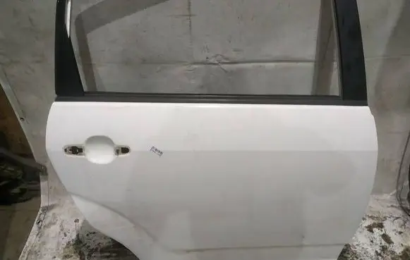 Toyota Corolla Verso AR10 Rear door BALTOS