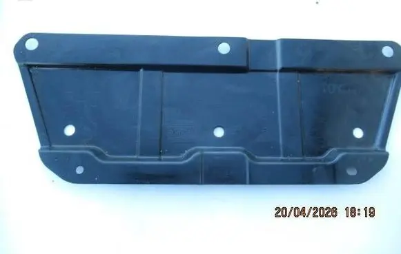Toyota Avensis T270 Engine splash shield/under tray 51447020