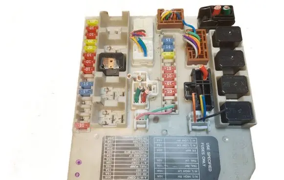 Nissan Note (E11) Central body control module 284B7AX62A R1027 6F19