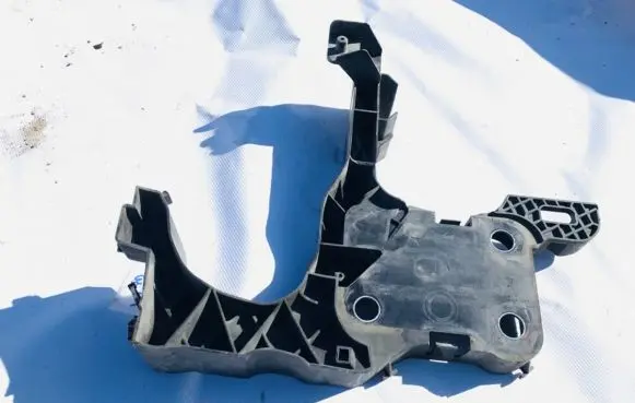 Renault Scenic II - Grand scenic II Front bumper mounting bracket 8200137496