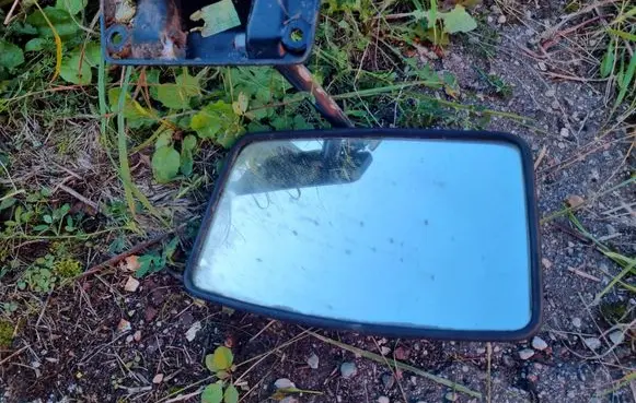 Mercedes-Benz 207 310 Plastic wing mirror trim cover 