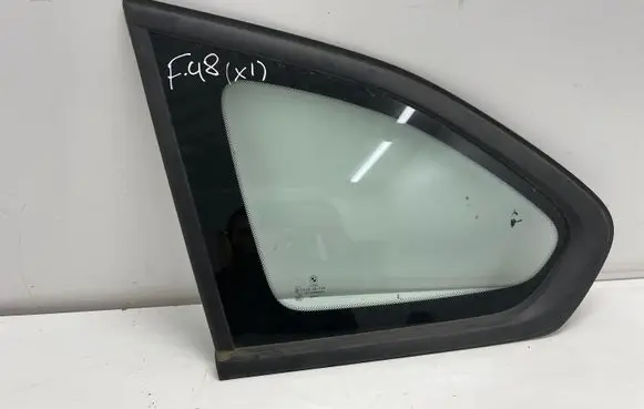 BMW X1 F48 F49 Rear side window 7349647