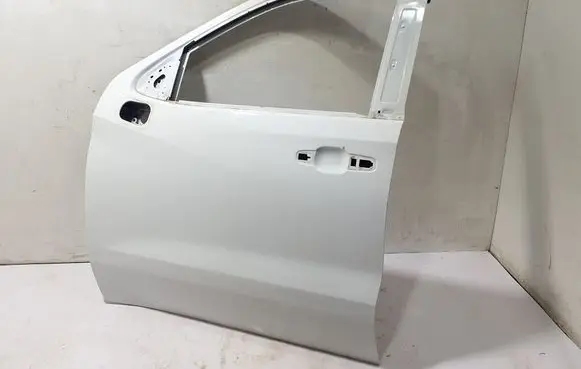 Chevrolet Silverado Front door 84835296