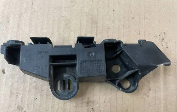 Opel Corsa E Front bumper mounting bracket 39003565