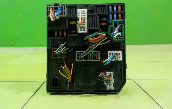 Nissan Pulsar Fuse box set 284B73ZL0A XP248