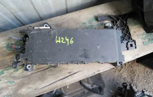 Mercedes-Benz B W246 W242 Relay mounting block 