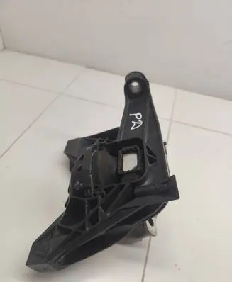 Engine mount bracket