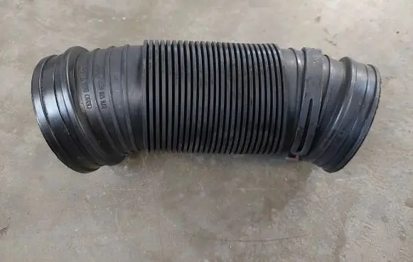 Audi A6 S6 C5 4B Air intake hose/pipe 078129672n