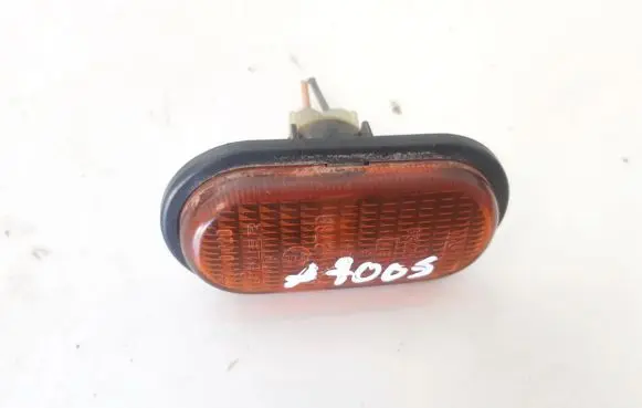 Renault Megane I Front fender indicator light 7700847333